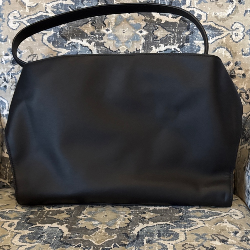 Hug style shoulder bag - Picture 3 of 9